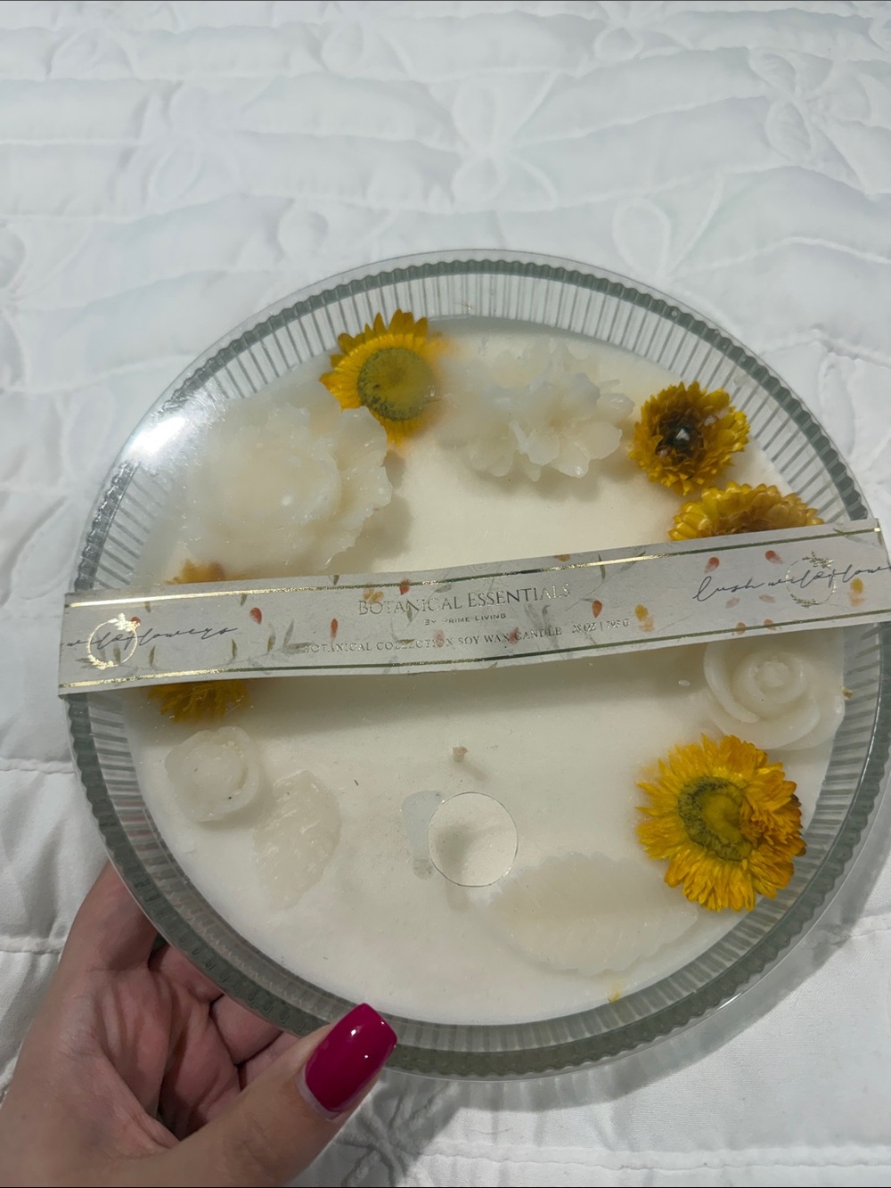 White Soy Wax Floral Candle — White with Yellow Flowers